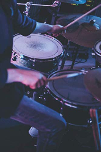 Notenheft: Das Notenbuch für alle Schlagzeuger ♦ über 100 blanko Seiten im 6x9 Format zum niederschreiben deiner besten Songs und Lieder ♦ Motiv: Drummer Neon