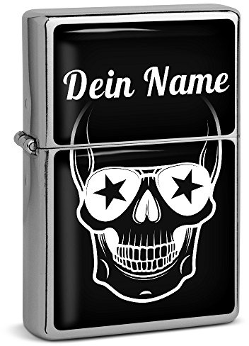 PhotoFancy® - Sturmfeuerzeug Set mit eigenem Namen Bedrucken Lassen - Design Totenkopf - Benzinfeuerzeug mit Doming-Druck inkl. Metall-Geschenkdose