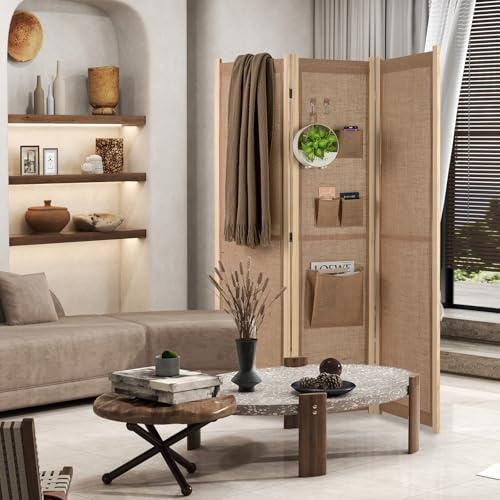 GOPLUS Paravent Interieur 3 Panneaux en Faux Lin avec 8 Poches, 4 Crochets, Cordes en Jute et 20 Pinces en Bambou, Cloison de Séparation Pliable, pour Maison, Bureau (120x170CM,Naturel(Porche))