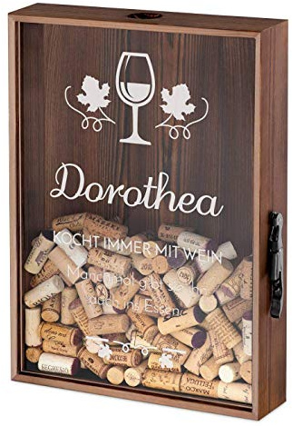Maverton Kronkorkensammler Korkensammler mit Gravur + mit Flaschenöffner - Deckelsammler zum Aufhängen personalisiert - Geschenk für Frauen zum Geburtstag - 44,7x32x8cm - aus Holz Kochen mit Wein