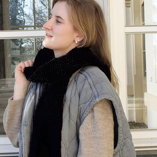 myboshi Strickset Schal Drop aus Samt XS, für Anfänger, inkl. Samt XS Garn, Stricknadel, Anleitung und Label, 100% Polyester, Schwarz (Lakritz) mit Rundstricknadel