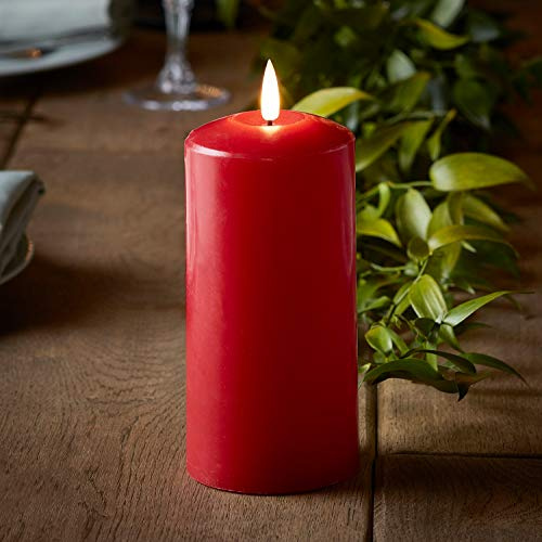 Lights4fun TruGlow® rote Echtwachskerze mit warmweißer LED Flamme und Timer 15cm batteriebetrieben