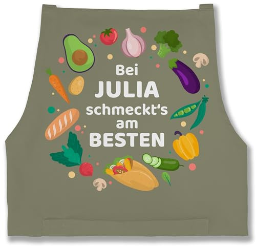 Geschenk mit Namen personalisiert by Shirtracer - Schürze - Kochschürze - Bei Name schmeckts am besten I Veggie I Vegetarisch I Geschenkidee Köche I Hobbyköche