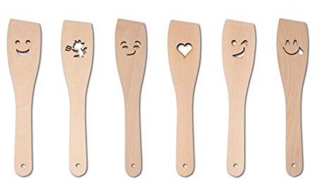 Pfannenwender aus Holz mit Laserschnitt Motiven und individueller Personalisierung in der Brandmaltechnik