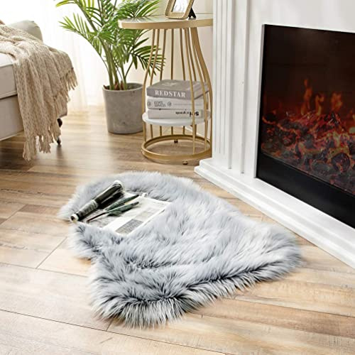 JXLOULAN Faux Lammfell Schaffell Flauschig Teppich 75 x 120 cm Nachahmung Wolle Fellteppich Weiche Longhair Fell Bettvorleger Sofa Matte Grau