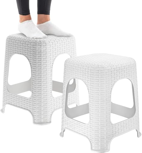 KADAX Hocker aus Kunststoff, Tritthocker bis 120 kg, Rattanhocker mit Antirutschfüßen, Badhocker, Wohnhocker, Leichter Sitzhocker, Gartenhocker, Schemel (2 x Set Weiß)