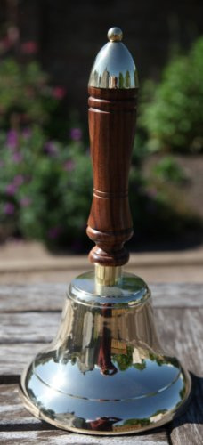 Große glocke mit Holzgriff