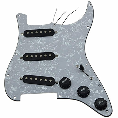 KAISH Loaded Strat SSS Schlagbrett vorverdrahtet ST Strat Pickguard mit Keramik-Tonabnehmern für Fender White Pearl mit schwarzen Abdeckungen und Knäufen