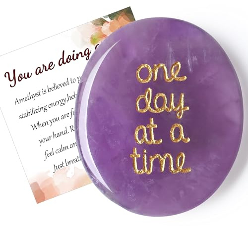 QINJIEJIE Amethyst Kristalle Handschmeichler Edelsteine Sorgensteine Geschenke zur Linderung von Angstzuständen One Day at A Time Inspirierend für beste Freunde Ermutigungsgeschenke