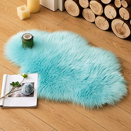 MIULEE Faux Fell Teppich Flauschig Weiche Warm Modern Bodenmatte Sofa Matte Kunstfell Dekofell Unregelmäßig Bettvorleger Wolle Longhair Optik Gemütliches 60x90 cm Blau