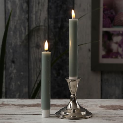 MARELIDA LED Stabkerzen Echtwachs Deluxe Homeart Dinnerkerzen Tafelkerzen Spitzkerzen mit realistischer 3D Flamme mit Wachsspiegel salbeigrün Indoor (2 Stabkerzen H: 15cm)