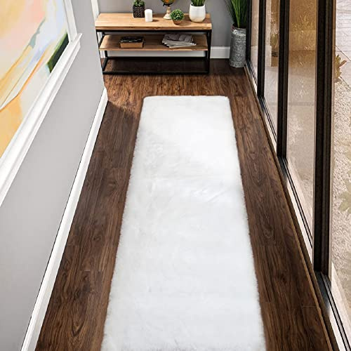 ORINOVA Teppich Flauschig Läufer Weiß Schlafzimmer 60x240 cm Weiß Fellteppich Kunstfell Teppich Weich Wohnzimmer Waschbar Rechteckig