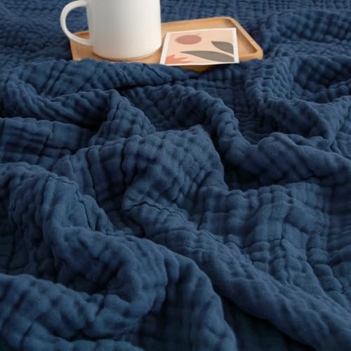 Couverture Gaze de Coton, 150 x 200 cm Plaid Coton Canapé, Couvertures 100 % Coton, Usage 4 Saisons, couvertures en Mousseline pour Adulte, Couverture Été pour Lit, Canapé, Jeté de Lit (Bleu Foncé)