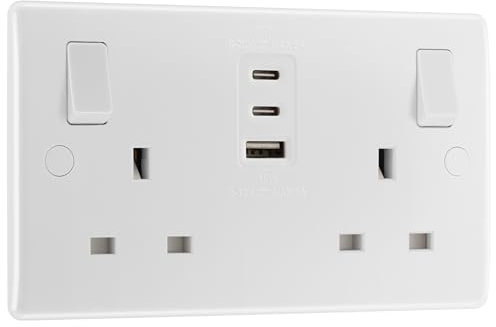 BG Electrical 30W Double Switched Power Wall Plug Socket with Fast Charge, 1 Type A and 2 Type C USB Charging Ports, Round Edge, Nexus 800 Series, White Moulded, 13A, 822UACC30