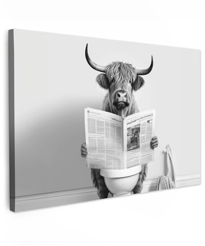MuchoWow© Bilder Wohnzimmer Deko Modern Wandbild Foto auf Leinwand Bild | 60x40 cm - Schlafzimmer Room Decor Geschenke Schottisches Hochlandrind - Kuh - Highland Cow - Toilette - WC - Weiß