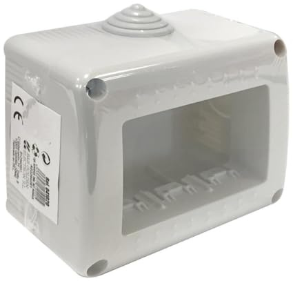 Caja de superficie de 3 módulos, ideal para instalaciones eléctricas, fácil acceso y conexión para dispositivos diversos.