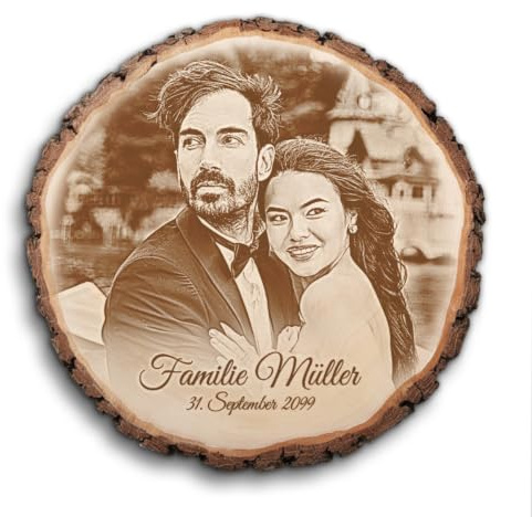 Personalisierte Baumscheibe mit Text und Foto Gravur, Größen wählbar, Ihre Gestaltung in Holz eingebrannt, massives Fotogeschenk aus 2,5cm dicken Erlenholz mit Rinde, Standfüße optional