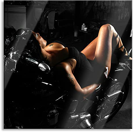 Pixxprint Glasbild, Wandbild auf Echtglas, Sexy Frau räkelt sich auf Motorrad B&W Detail, 40x40 cm, inkl. Aufhängung und Abstandshalter