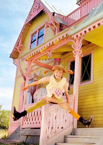 modern times 10er Set Postkarte PIPPI LANGSTRUMPF - Motiv: PL PIPPI VOR VILLA KUNTERBUNT, Anlass: Kindermotive, Künstler/Verlag: KARTENKOMBINAT © Saltkråkan AB & AB Svensk Filmind, Größe: A6