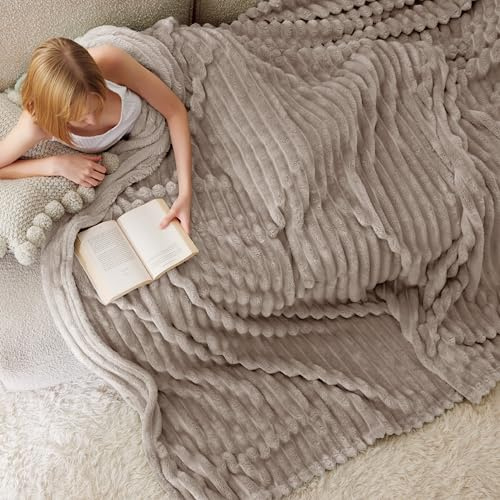 BEDSURE kuscheldecke 220x240 für Zimmer Deko - Tagesdecke, Wolldecke & Fleecedecke, Sofadecke, Weiche Warme Grobe Korddecke für Couch, Geschenke für Frauen, XXL Große Decke, Braun, 220 x 240 cm