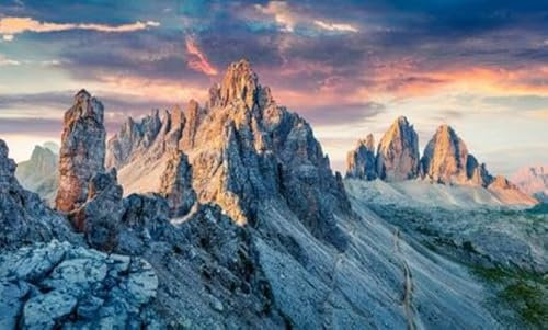 Holz-Bild 100 x 60 cm: Unglaublicher Morgenblick auf die Berggipfel Paternkofel und Drei Zinnen. Wundervoller Sommersonnenaufgang in den Dolomiten, (140764271)