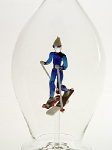 Jarra de cristal claro, decantador, botella, garaffa de vidrio soplado a boca con un esquiador de fondo de vidrio de color en el interior, parra rellenar, altura circa 30 cm y capacidad 0,5 litro, diseñado y fabricado por la Oberstdorfer Glashütte