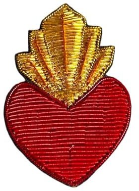 Broche Brodée à la Main en Fil de Cannetille, Motif Cœur Rouge avec Flamme Dorée, 5 x 3,2 cm