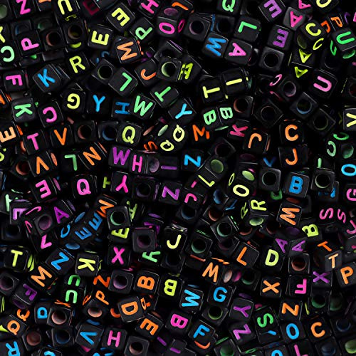 Kurtzy Neon Farbiges Acryl Quadrat Perlen Set (1000 Pack) A-Z Buchstaben Perlen 6 mm - für die Schmuckherstellung, Armband, Kette mit Buchstabe, Schlüsselanhänger, Schmuck Basteln & Geschenke