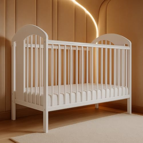 ALAVYA HOME® Tonja Babybett 60x120 cm mit Lattenrost | Gitterbett 120x60 mit 3 Schlupfsprossen aus massivholz Kiefernholz - Weiß