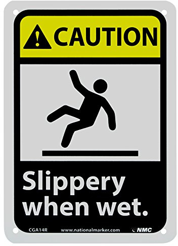 NMC CGA14R Caution – Slippery when wet. – 17,8 x 25,4 cm – Warnschild aus Kunststoff mit Grafik, schwarz/weißer Text auf gelbem/schwarzem Untergrund.