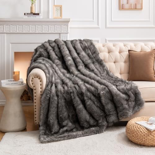 HOMFINE Luxury Faux Fur Throw Blanket - Long Fluff Fuzzy Super Thick Blanket for Sofa, Couch, Bed, Home Decor with Soft Cozy Plush Velvet Back Warm Fluff Throw for Winter, Gray, 130X150CM