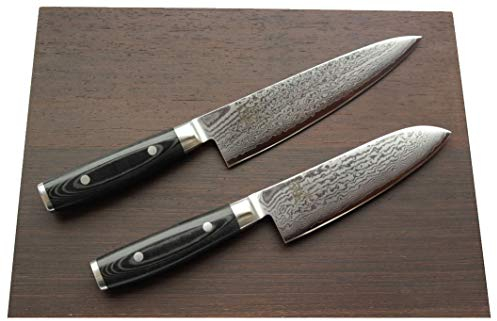 Juego de cuchillos de Damasco Yaxell Ran 69 – Cuchillo de cocina + cuchillo Santoku – Mango Mikartag – Núcleo de corte de acero VG10 de 61 – 62HRC + tabla de cortar de madera de wengué