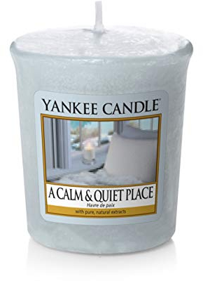 YANKEE CANDLE Bougies votives en Cire avec Inscription « A Calm and Quiet Play » 4,6 x 4,8 x 1 cm