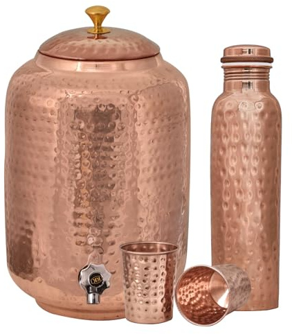 Kupfer-Wasserspender 30 Liter / 8 Gallonen und 2 Gläser mit Wasserflaschen-Set, handgehämmert, ayurvedische Hydratation zum Trinken