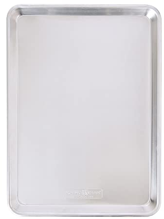 Nordic Ware Naturals Baker's Half Sheet Pan, Aluminium Baking Sheet with Superior Heat Conductivity, Premium Bakeware Made in The USA, Silver
