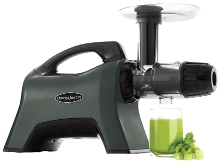 Omega Juicers MM1500 - Coclea a tre stadi con tappo di sedano unico per una resa massima del succo, 1,5 l, ideale per la produzione di puree di frutta e verdura, sorbetti, bevande vegetali, molti