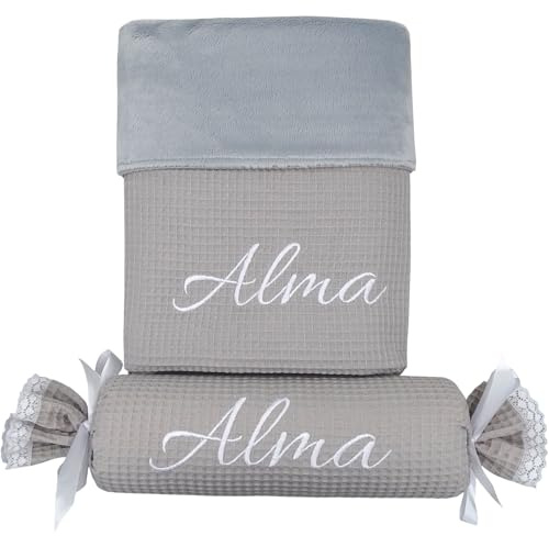 Variouss Set Manta y Cojín Caramelo Bebé Personalizados con Nombre – Suave Coralina y Algodón Waffle 70x100 cm – Regalo Recién Nacido, Baby Shower, Cuna y Carrito (Gris)
