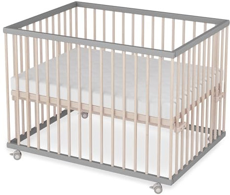 Sämann Laufstall Baby mit Matratze SleepPlus, Lattenrost und Schlupfsprossen | stufenlos höhenverstellbar | Laufgitter Premium | Babybett aus Holz | Krabbelgitter (grau/natur, 75x100 cm)