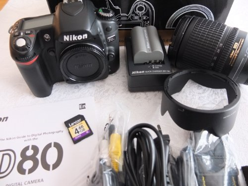 Nikon D80 Appareil photo numérique Reflex 10.2 Kit Objectif AF-S DX 18-135 mm Noir