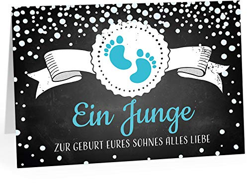Große Design Glückwunsch-Karte XXL (A4) zur Geburt, Motiv: Tafel-Look modern - Fußabdrücke Junge blau/mit Umschlag/Edle Klappkarte/Maxi Gruß-Karte/Baby geboren/Gratulation Eltern