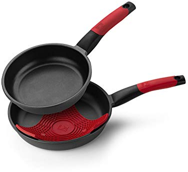 BRA Premiere | Set aus 20 und 24 cm großen Bratpfannen aus Aluminiumguss mit Antihaftbeschichtung, geeignet für alle Herdarten, einschließlich Induktion, inklusive Untersetzer, Rot, 20|24 cm