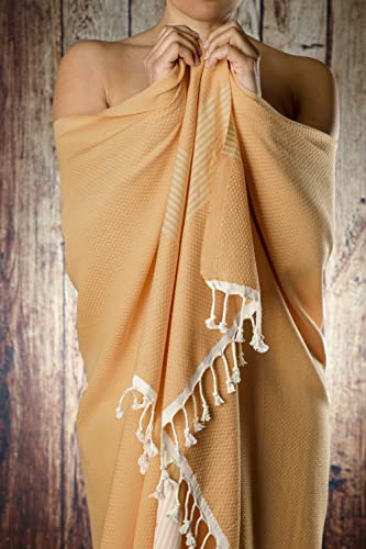 Happy Towels Hamamtuch | Badetuch | Saunatuch | Extra Lang & Weich Gewebt | 210 cm x 100 cm | 100% Bio-Baumwolle | GOTS-Zertifiziert (Sand und Weiß, 1)
