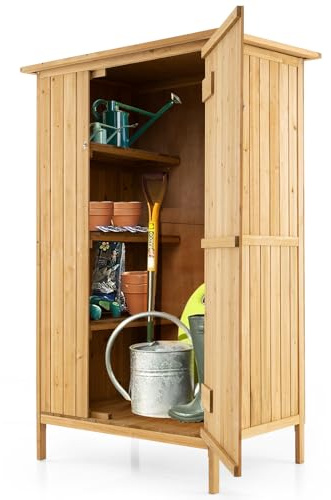 GOPLUS Gartenschrank Holz, Gerätehaus wetterfest Outdoor, Geräteschrank mit 3 Regalen & 5 Haken, Gerätehäuser mit Abschließbar Tür, Balkonschrank für Gartengeräte, Gartenschuppen Werkzeugschrank Natur