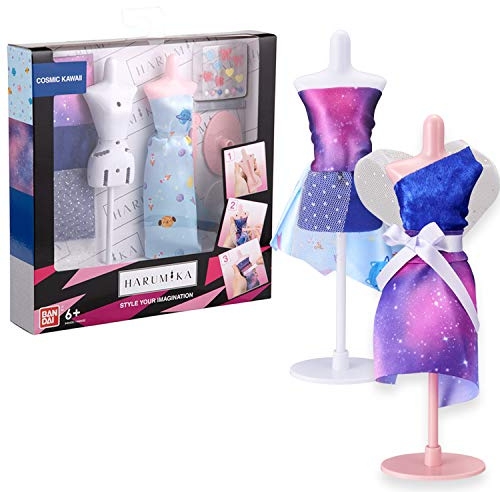 Bandai Harumika – Designer-Set Deluxe – Thema Cosmic Kawaii – Bastelset – Kreiere ohne Nadel und Faden Deine eigene Mode – 40432