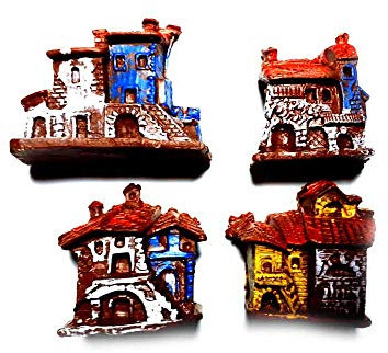 BLUSUPERSHOP RICEVI 4 mini CASETTE MISTE 5, 6 CM ALTE 4-5 CM circa miniature plastica da dipingere per MONTAGNE pastori statuine presepe ricevi un portachiavi mar