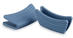 Le Creuset Agarradores, Set de 2, Silicona, Adaptable, Resistente al Calor hasta 250 Grados Celsius, Chambray, 42813004340000