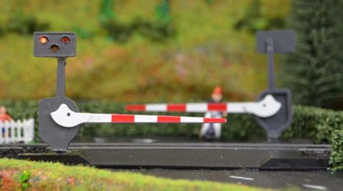 Train Tech TTLCN10P Level Crossing Barrier Set with Light & Sound (N) Pair