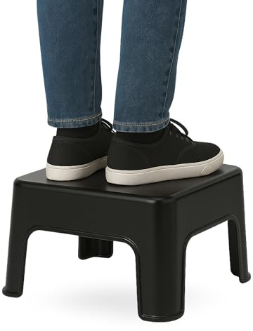 TECHZOCO Taburete de Plástico, Taburete Ligero apilable, Banqueta Multiusos, Escalon Multiusos, Diseño bajo, Soporta hasta 150Kg, 28 cm Altura x 35 cm Ancho, Color Negro