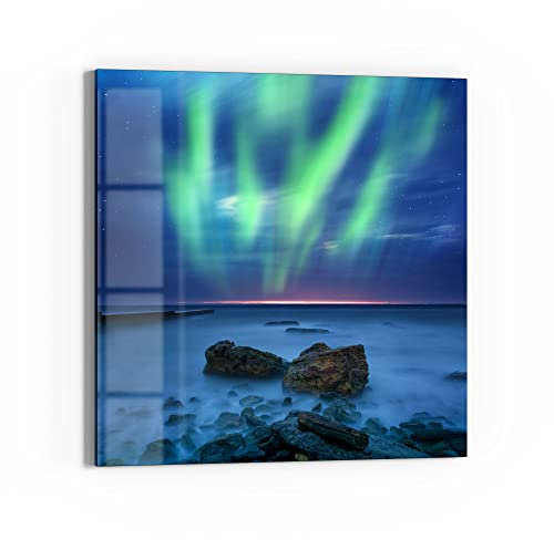 DEQORI Glasbild Echtglas | Motiv Polarlicht über Felsküste | quadratisch einteilig 50x50 cm | schöne Dekoration | Wandbild für Wohnzimmer, Schlafzimmer, Flur & Küche | moderne Wanddeko