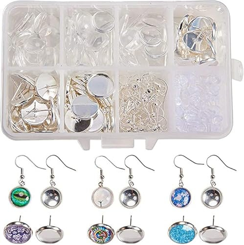 SUNNYCLUE 1 Box 150Stück 12mm DIY 30Paare Cabochon Anhänger Ohrstecker Machen Kit für die Schmuckherstellung Ohrring Lünette Einstellungen mit Klarglas Cabochons Ohrhaken Ohrhänger Ohrstecker Silber